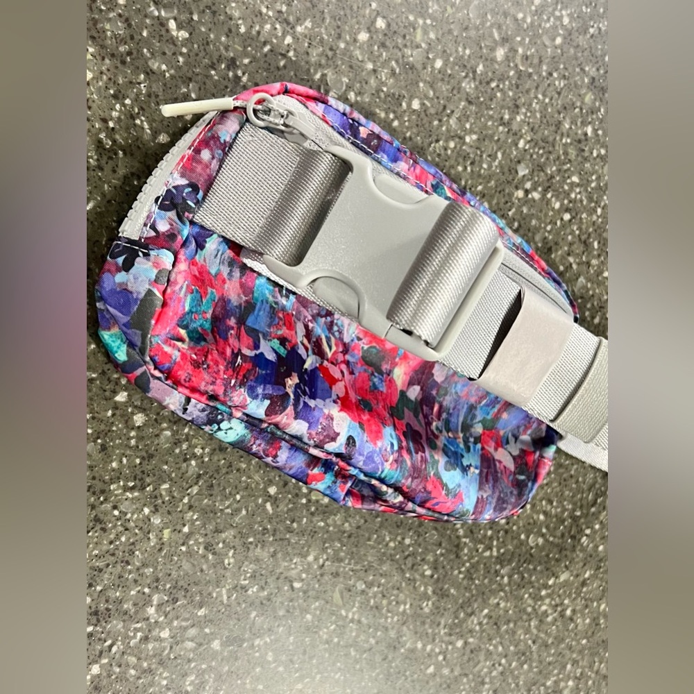 NEW Lululemon Flower Glide Multi Everywhere Belt Bag 1L Travel Crossbody Gym - Picture 10 of 14